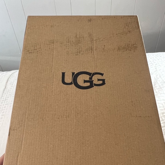 “NEW” UGG Fluff Slippers/Slides Pastel 💕Size 10 - Picture 8 of 11